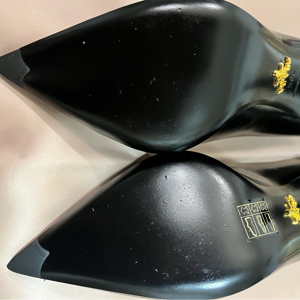 PRADA NIB AUTHENTIC VINTAGE BLACK GENUINE PATENT LEATHER PUMPS WITH TASSELS - Picture 16 of 17